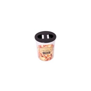 Boîte hermétique transparente de 850 ml avec couvercle noir, remplie de fromage en tranches sur fond blanc. Conserve la fraîcheur du fromage.